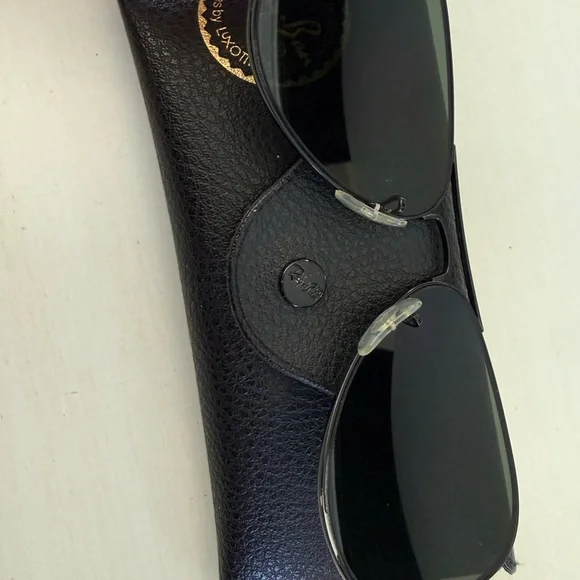 Ray-Ban Black Sunglasses with Case - Picture 3 of 3